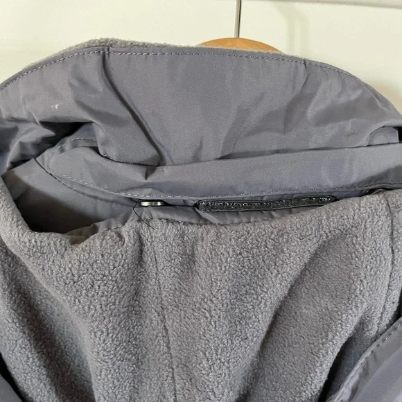 ZeroXposur Gray and White Ski Jacket for Snow Adventures